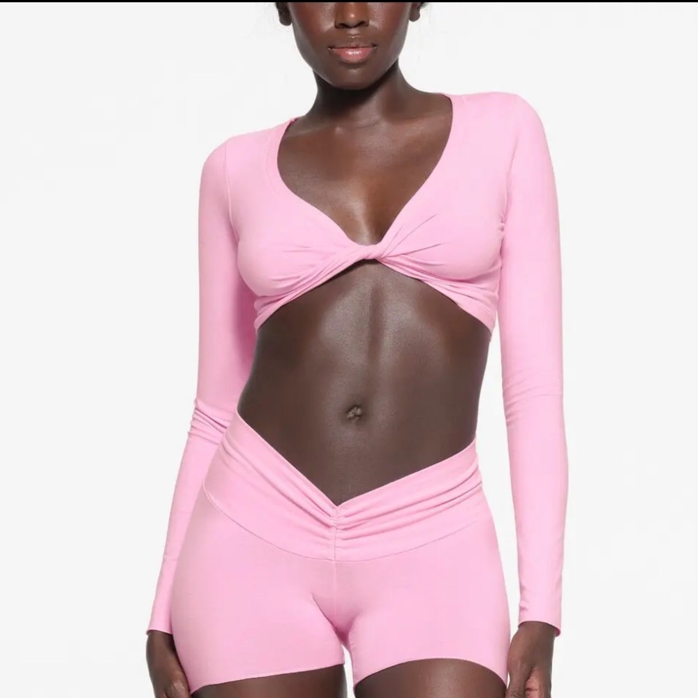 skims - cotton twist long sleeve top (cotton candy)